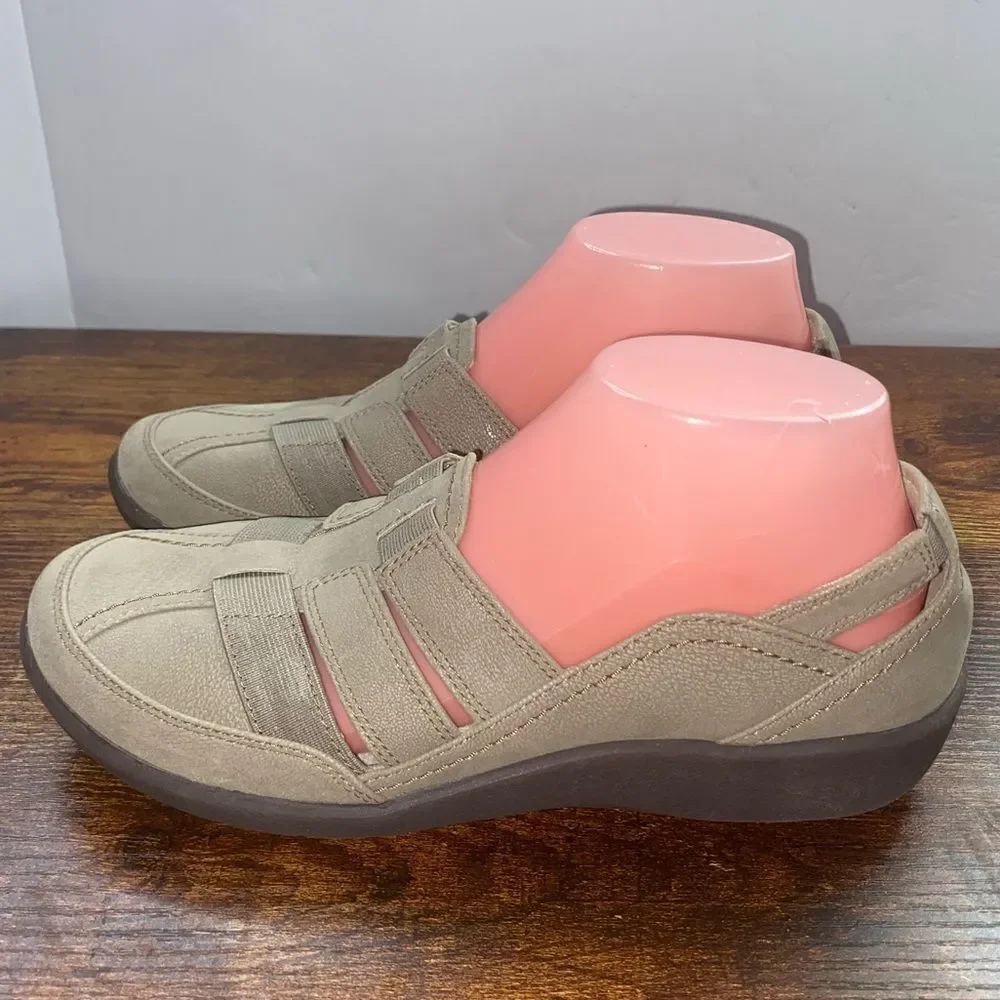 Cloudsteppers by Clark’s Slip On Sand Beige Sneakers Sandal Shoes Wm’s Size 8
